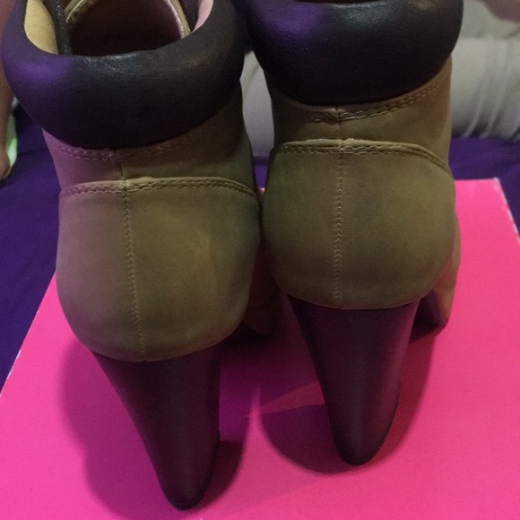 Ankle high heel boots - Picture 3 of 4